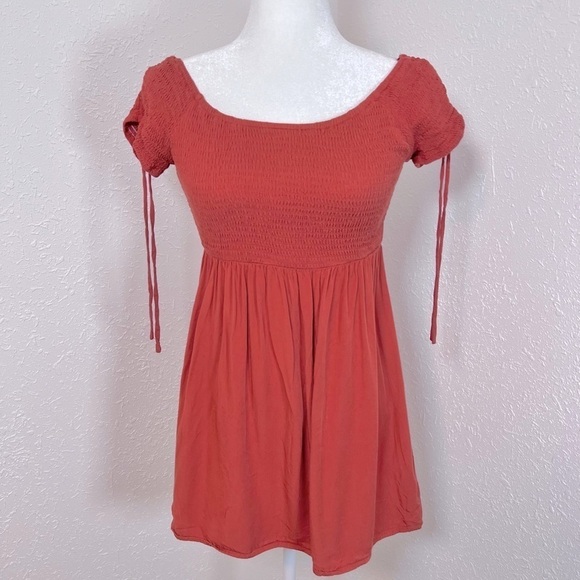 Paper Crane Rust Colored Smocked Babydoll Tunic Blouse - Picture 1 of 5